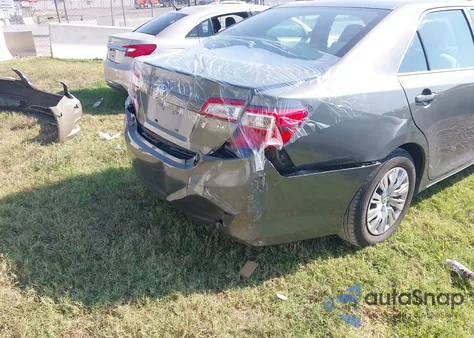 2014 Toyota Camry L/Se/Le/Xle z USA, uszkodzony, nr VIN 4T1BF1FKXEU727065